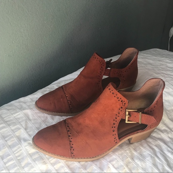 Qupid Shoes - Qupid | Brown Ankle Boots Cutouts Size 7